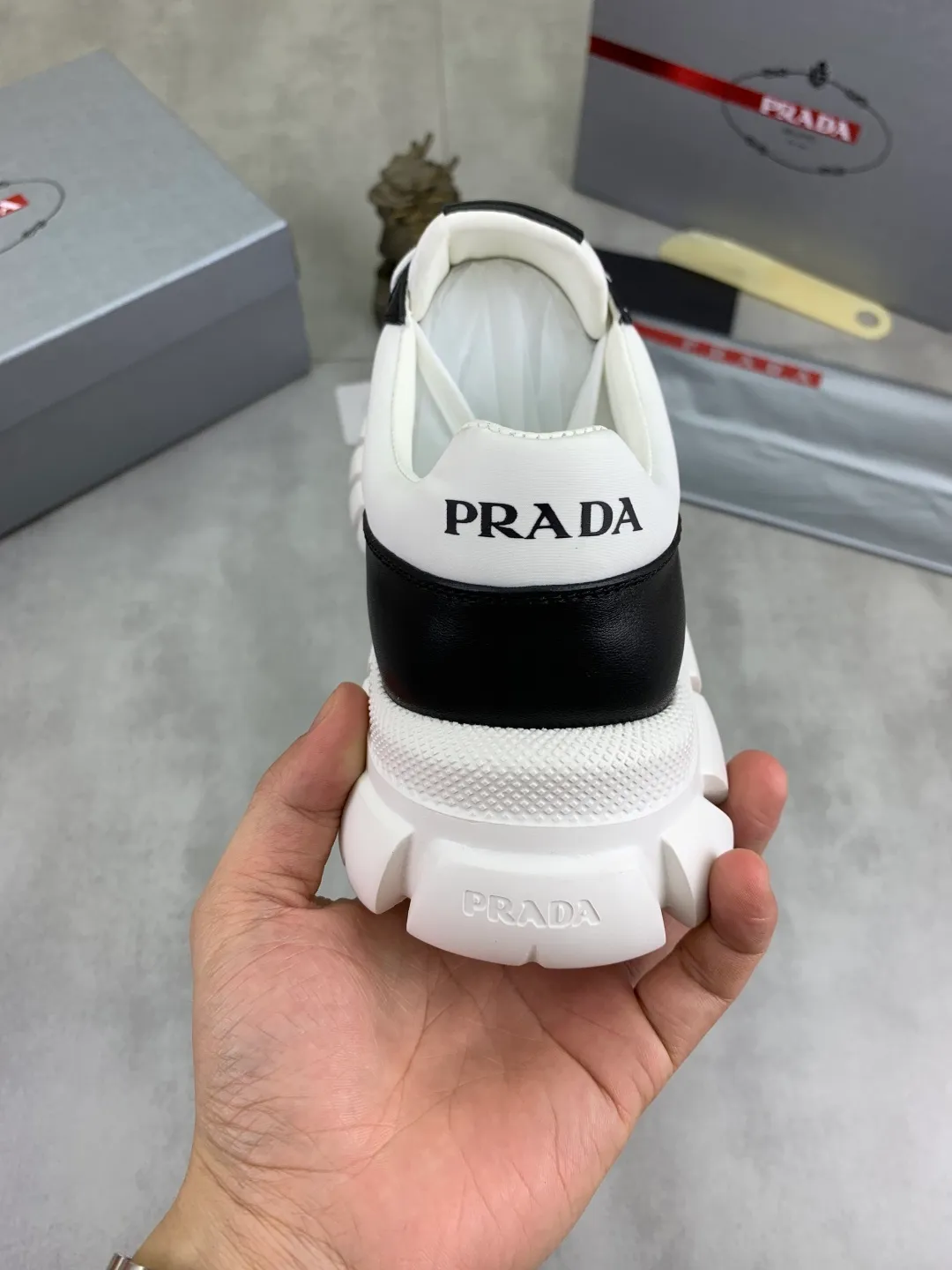 Men's men's shoes 💰P560💰[New style] High version official website popular models are on the market, 🆘 Classic popular models (Prada) are the main popular models, avant-garde and versatile fashion men's shoes private version mold opening, cowhide surface splicing 1:1.. Fashionable and simple, original imported cowhide lining cowhide feet; the atmosphere and personality are more fashionable, eye-catching and pursuing class. It will subvert the old idea and be a must-have for fashion trendsetters with you! Must keep it for yourself! Tall and comfortable, large and low, high-end quality workmanship. Code number: 38-44 (45 46 customized) 4️⃣ colors available.